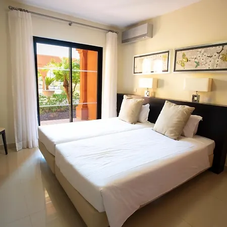 منتجع Amendoeira Golf 4*